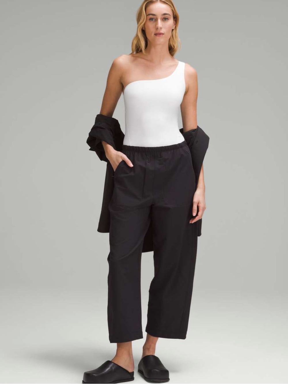 Lululemon Lightweight Mid-Rise Barrel-Leg Cropped Pant